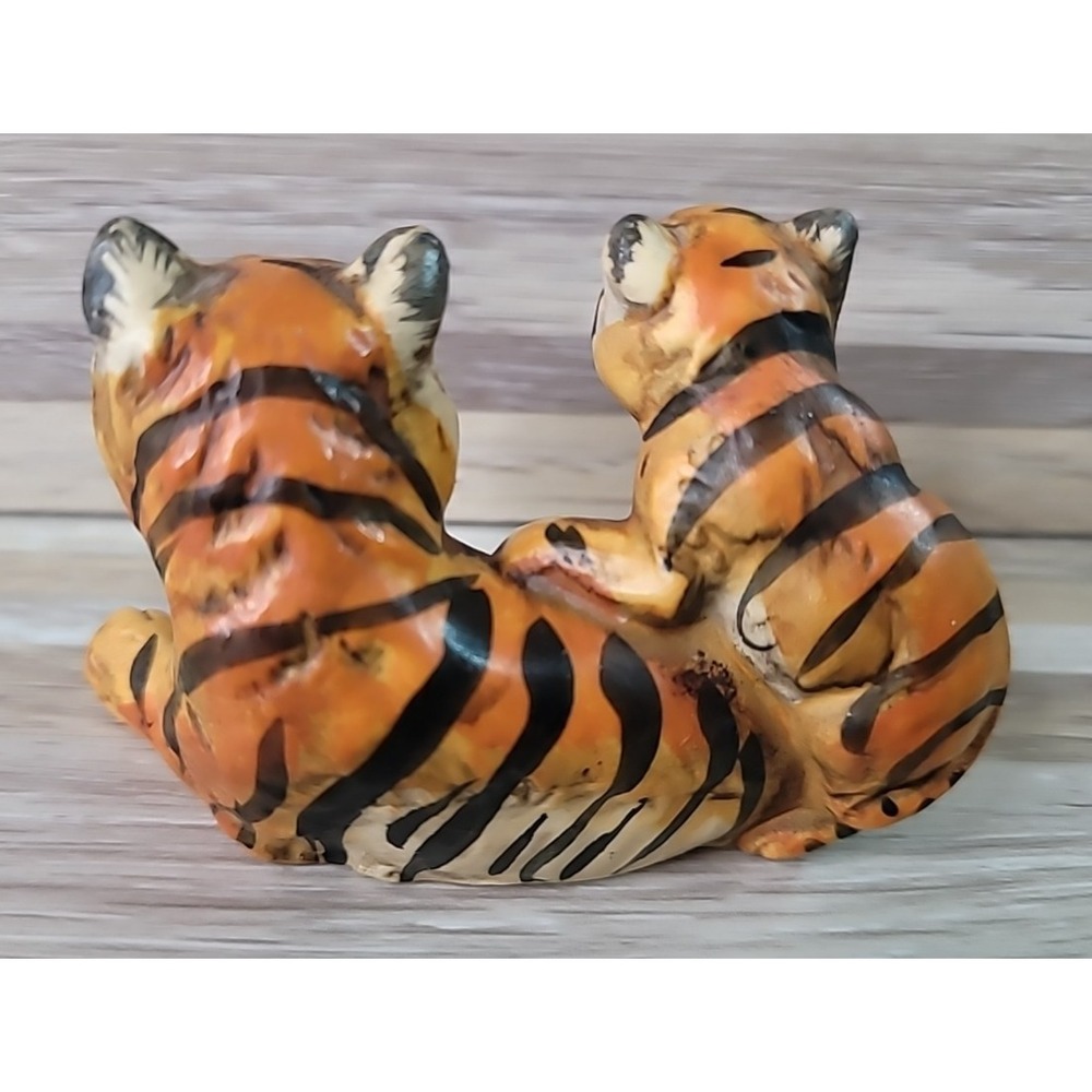 Vintage UCTCI Ceramic Hand Painted 2" Momma Tiger w/ Cub‎ Black Eyes Unique - Picture 4 of 8